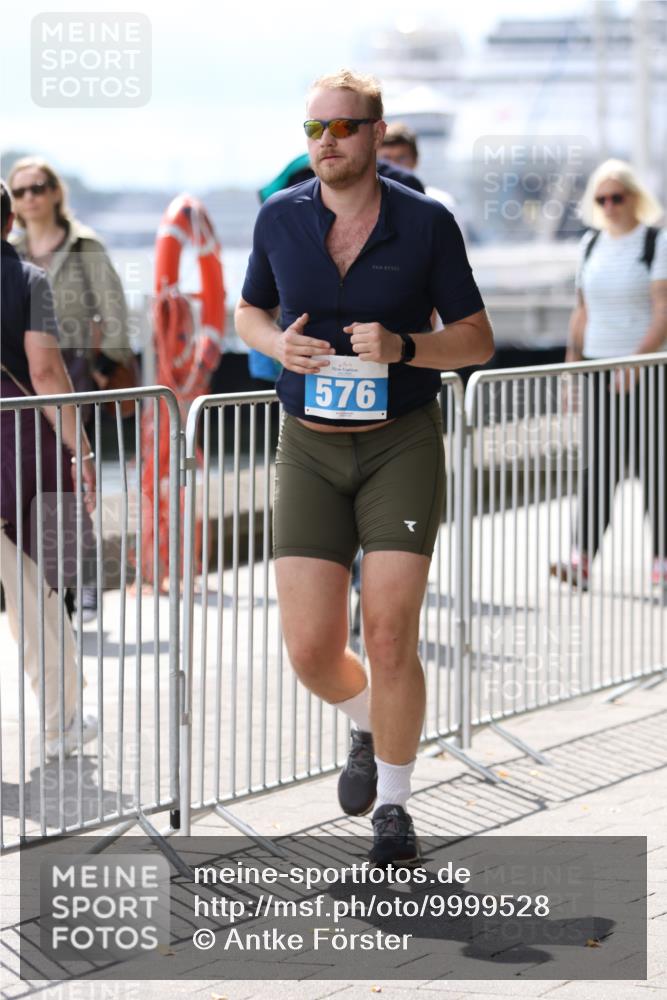 16.08.2026 - KN Förde Triathlon 2026 Antke Förster http://msf.ph/oto/9999528 16.08.2026 13:48:43 Laufen  meine-sportfotos.de