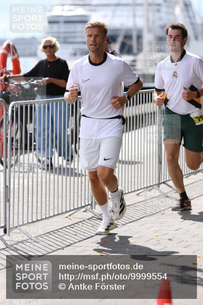 16.08.2026 - KN Förde Triathlon 2026 Antke Förster http://msf.ph/oto/9999554 16.08.2026 13:49:12 Laufen  meine-sportfotos.de