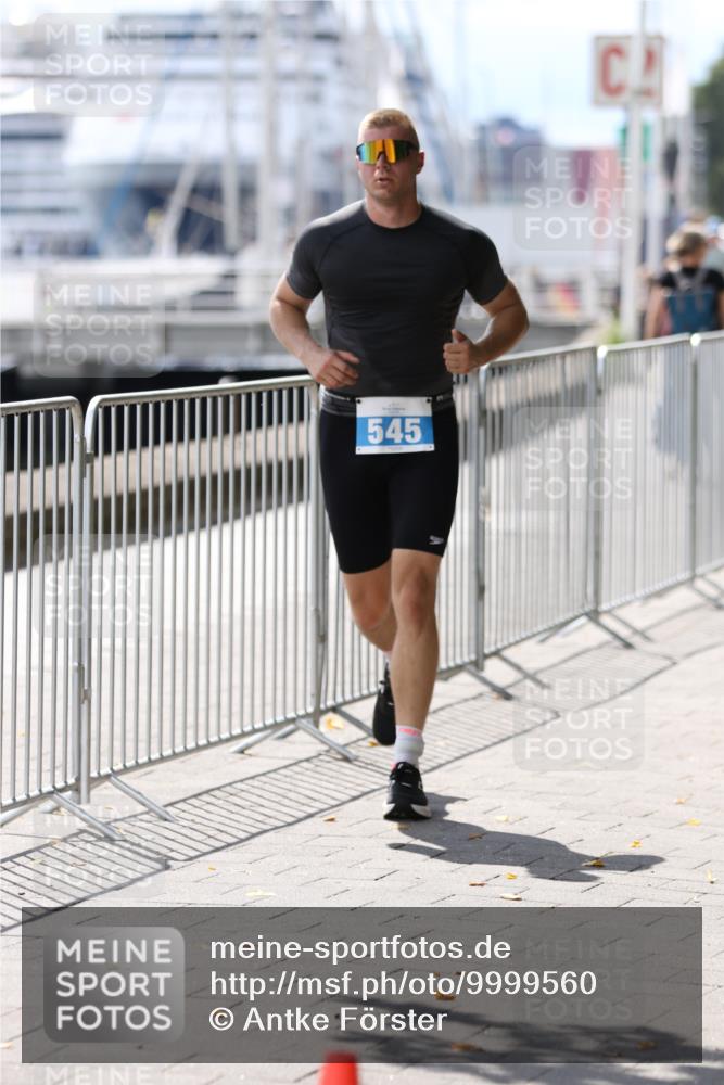 16.08.2026 - KN Förde Triathlon 2026 Antke Förster http://msf.ph/oto/9999560 16.08.2026 13:49:19 Laufen  meine-sportfotos.de
