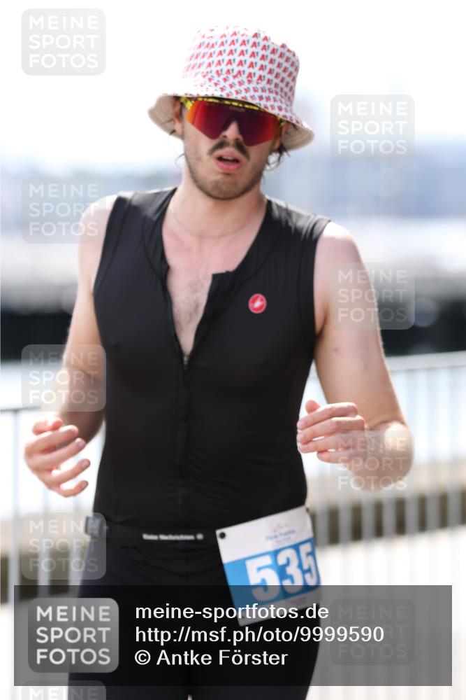 16.08.2026 - KN Förde Triathlon 2026 Antke Förster http://msf.ph/oto/9999590 16.08.2026 13:49:51 Laufen  meine-sportfotos.de