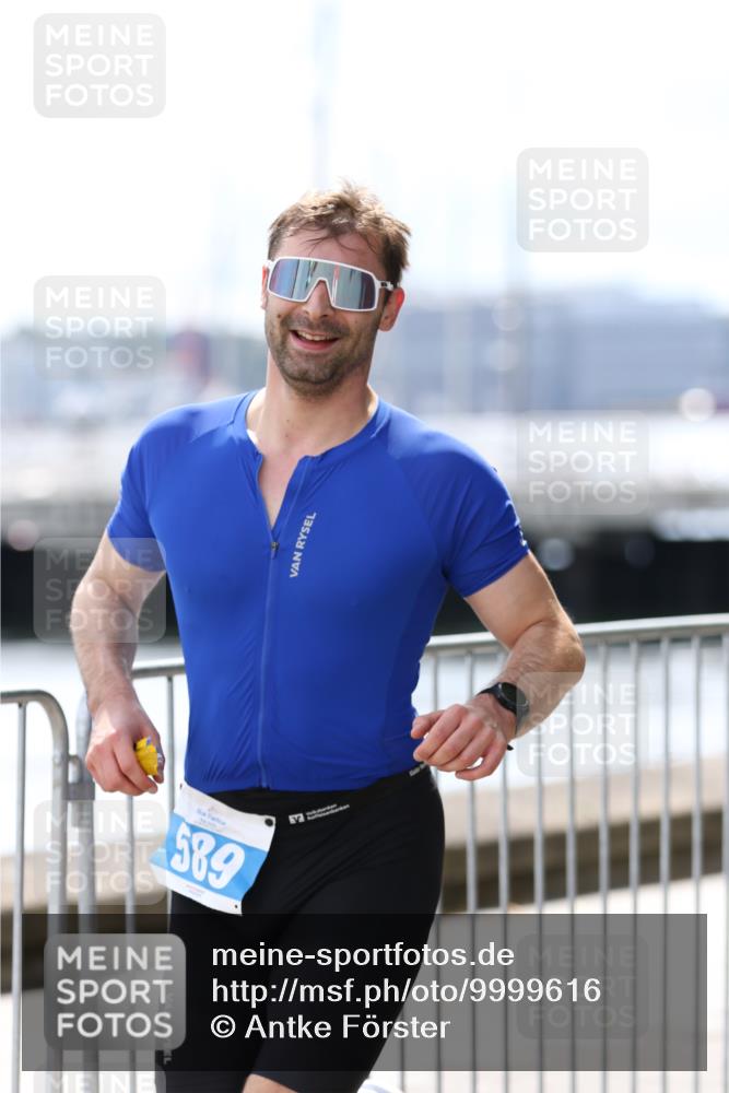 16.08.2026 - KN Förde Triathlon 2026 Antke Förster http://msf.ph/oto/9999616 16.08.2026 13:50:15 Laufen  meine-sportfotos.de