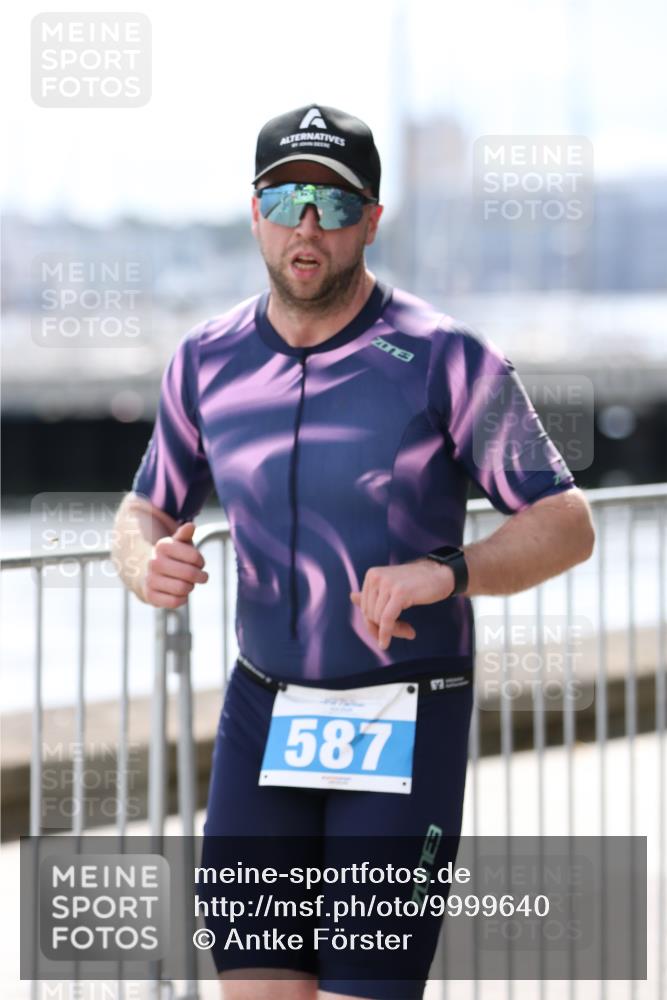 16.08.2026 - KN Förde Triathlon 2026 Antke Förster http://msf.ph/oto/9999640 16.08.2026 13:50:54 Laufen  meine-sportfotos.de