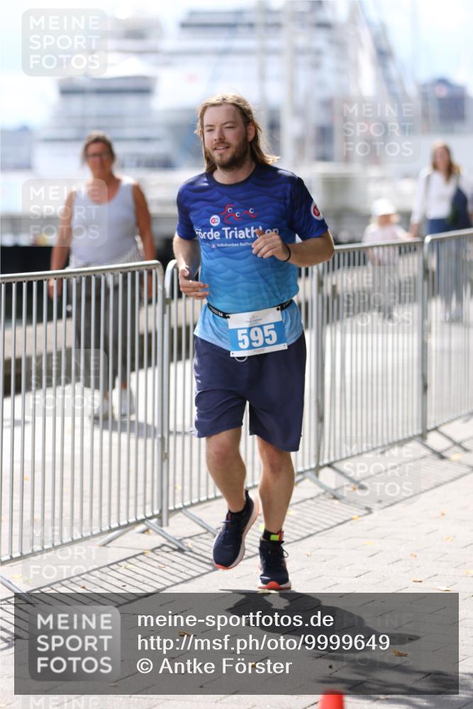 16.08.2026 - KN Förde Triathlon 2026 Antke Förster http://msf.ph/oto/9999649 16.08.2026 13:51:05 Laufen  meine-sportfotos.de