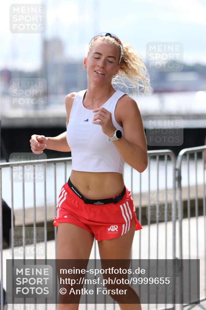 16.08.2026 - KN Förde Triathlon 2026 Antke Förster http://msf.ph/oto/9999655 16.08.2026 13:51:09 Laufen  meine-sportfotos.de