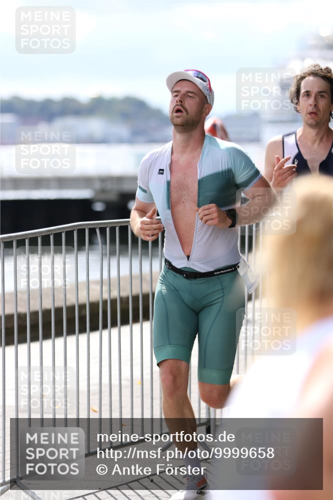 16.08.2026 - KN Förde Triathlon 2026 Antke Förster http://msf.ph/oto/9999658 16.08.2026 13:51:12 Laufen  meine-sportfotos.de