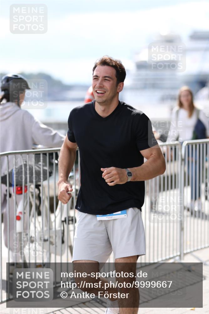 16.08.2026 - KN Förde Triathlon 2026 Antke Förster http://msf.ph/oto/9999667 16.08.2026 13:51:20 Laufen  meine-sportfotos.de