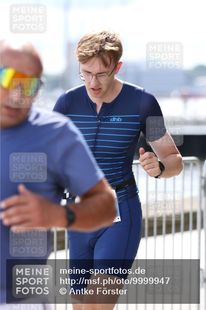 16.08.2026 - KN Förde Triathlon 2026 Antke Förster http://msf.ph/oto/9999947 16.08.2026 13:57:30 Laufen  meine-sportfotos.de
