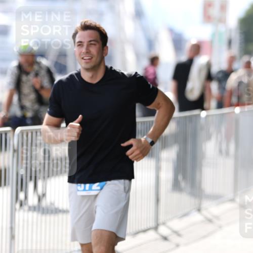 16.08.2026 - KN Förde Triathlon 2026 Antke Förster http://msf.ph/oto/10000061 16.08.2026 14:00:27 Laufen  meine-sportfotos.de