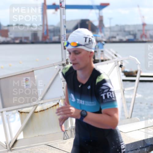 16.08.2026 - KN Förde Triathlon 2026 Antke Förster http://msf.ph/oto/10000644 16.08.2026 14:55:03 Schwimmen 19, 22, 24, 28, 31, 34, 35, 21, 25, 26, 27, 30, 36, 37 meine-sportfotos.de