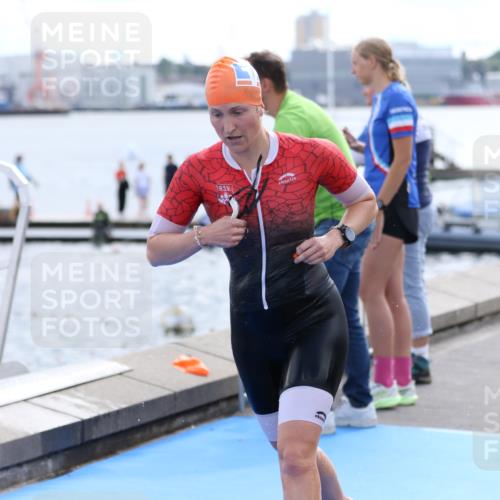 16.08.2026 - KN Förde Triathlon 2026 Antke Förster http://msf.ph/oto/10000659 16.08.2026 14:55:18 Schwimmen 19, 26, 27, 28, 34, 35, 36, 21, 23, 25, 29, 30, 36, 37 meine-sportfotos.de