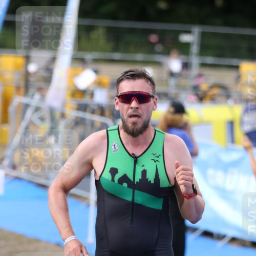 16.08.2026 - KN Förde Triathlon 2026 Antke Förster http://msf.ph/oto/10001419 16.08.2026 16:15:02 Laufen  meine-sportfotos.de
