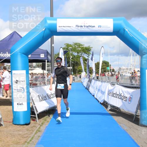 16.08.2026 - KN Förde Triathlon 2026 Markus Tischler http://msf.ph/oto/10002613 16.08.2026 14:05:20 Ziel 566, 597, 566, 597 meine-sportfotos.de