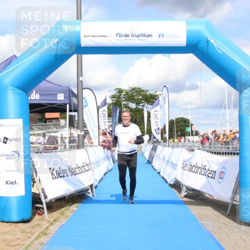 16.08.2026 - KN Förde Triathlon 2026 Markus Tischler http://msf.ph/oto/10002881 16.08.2026 14:16:51 Ziel 734, 734 meine-sportfotos.de
