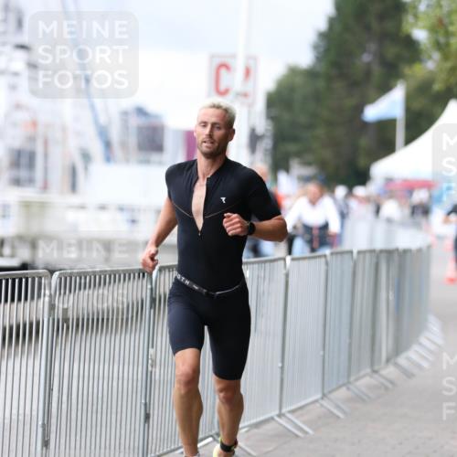 16.08.2026 - KN Förde Triathlon 2026 Antke Förster http://msf.ph/oto/10003392 16.08.2026 11:36:33 Laufen  meine-sportfotos.de