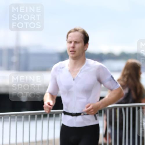 16.08.2026 - KN Förde Triathlon 2026 Antke Förster http://msf.ph/oto/10003411 16.08.2026 13:16:53 Laufen  meine-sportfotos.de