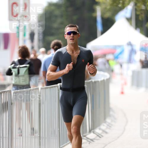 16.08.2026 - KN Förde Triathlon 2026 Antke Förster http://msf.ph/oto/10003642 16.08.2026 13:26:43 Laufen 2 meine-sportfotos.de