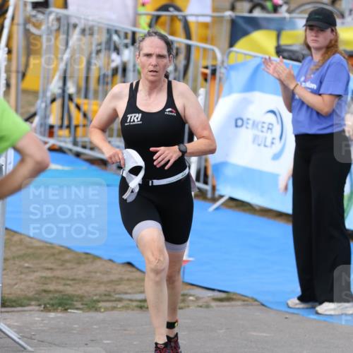 16.08.2026 - KN Förde Triathlon 2026 Antke Förster http://msf.ph/oto/10004463 16.08.2026 15:30:35 Laufen  meine-sportfotos.de