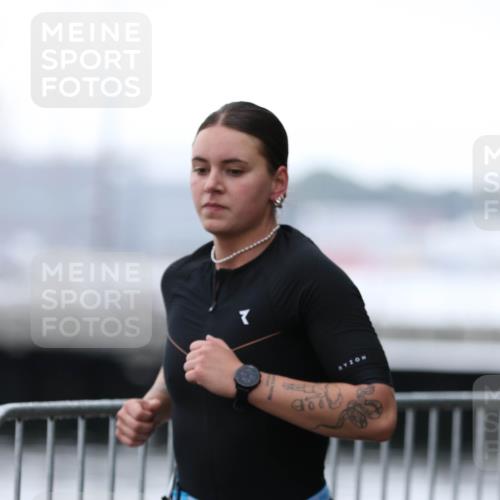 16.08.2026 - KN Förde Triathlon 2026 Antke Förster http://msf.ph/oto/10004676 16.08.2026 10:11:59 Laufen  meine-sportfotos.de