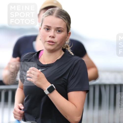 16.08.2026 - KN Förde Triathlon 2026 Antke Förster http://msf.ph/oto/10004960 16.08.2026 10:13:52 Laufen 125, 2 meine-sportfotos.de