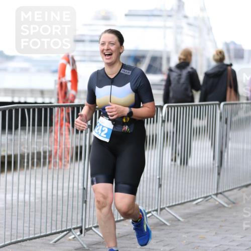 16.08.2026 - KN Förde Triathlon 2026 Antke Förster http://msf.ph/oto/10005620 16.08.2026 10:17:59 Laufen 24, 2 meine-sportfotos.de