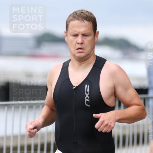 16.08.2026 - KN Förde Triathlon 2026 Antke Förster http://msf.ph/oto/10005981 16.08.2026 11:59:12 Laufen 301, 2 meine-sportfotos.de