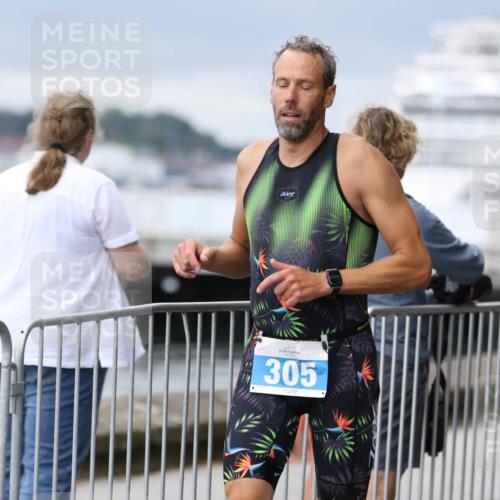16.08.2026 - KN Förde Triathlon 2026 Antke Förster http://msf.ph/oto/10006115 16.08.2026 11:59:54 Laufen 7001, 305 meine-sportfotos.de