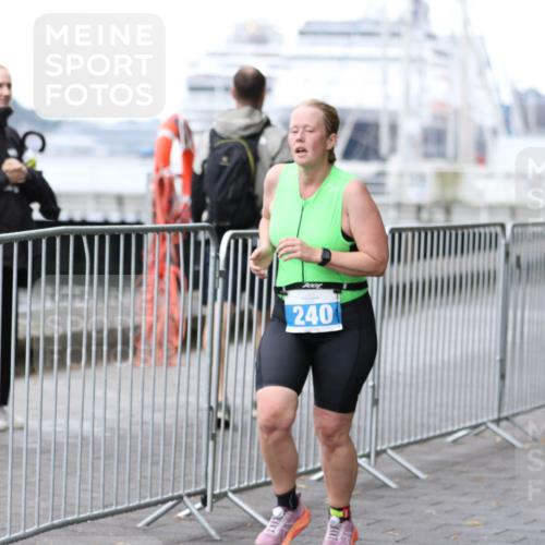 16.08.2026 - KN Förde Triathlon 2026 Antke Förster http://msf.ph/oto/10006303 16.08.2026 10:21:42 Laufen 7001, 240 meine-sportfotos.de