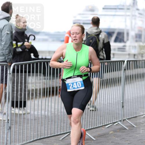 16.08.2026 - KN Förde Triathlon 2026 Antke Förster http://msf.ph/oto/10006306 16.08.2026 10:21:42 Laufen 7001, 240 meine-sportfotos.de