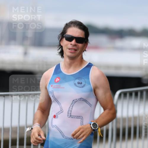 16.08.2026 - KN Förde Triathlon 2026 Antke Förster http://msf.ph/oto/10006367 16.08.2026 12:02:31 Laufen 758, 386 meine-sportfotos.de
