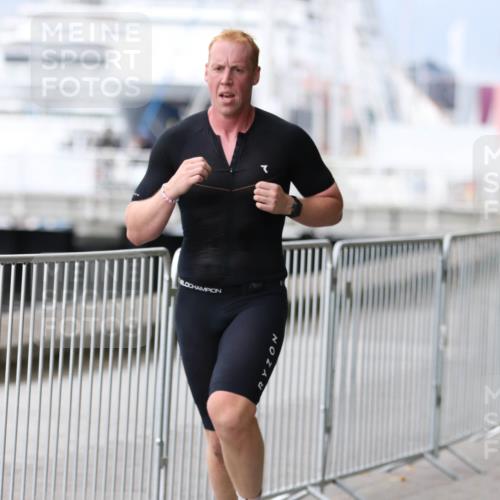 16.08.2026 - KN Förde Triathlon 2026 Antke Förster http://msf.ph/oto/10006397 16.08.2026 12:02:48 Laufen  meine-sportfotos.de