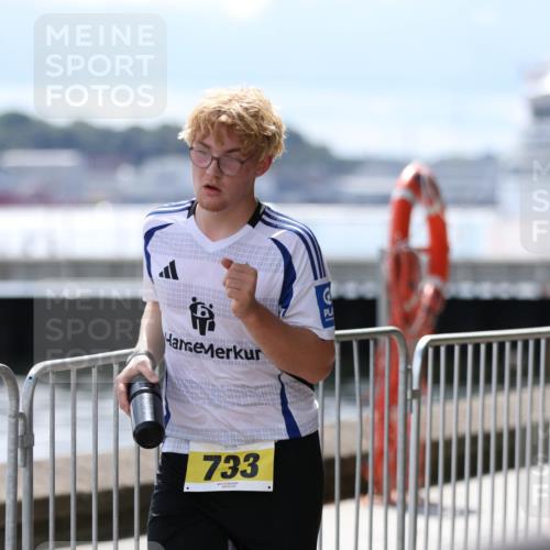 16.08.2026 - KN Förde Triathlon 2026 Antke Förster http://msf.ph/oto/10007613 16.08.2026 13:56:53 Laufen 1000, 733, 1000 meine-sportfotos.de