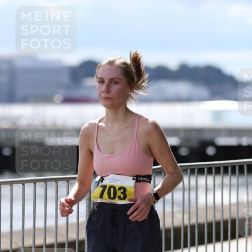 16.08.2026 - KN Förde Triathlon 2026 Antke Förster http://msf.ph/oto/10007976 16.08.2026 14:00:37 Laufen 703, 9202 meine-sportfotos.de