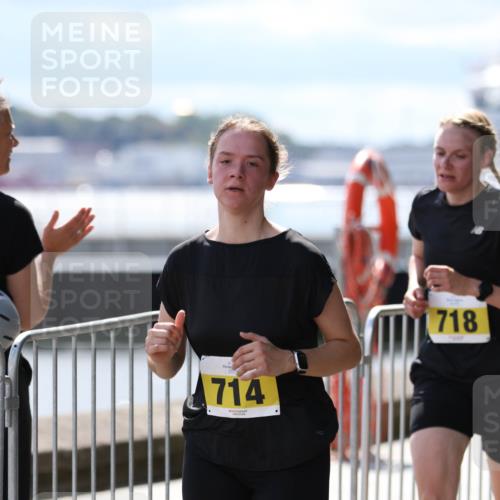16.08.2026 - KN Förde Triathlon 2026 Antke Förster http://msf.ph/oto/10008189 16.08.2026 14:02:34 Laufen 714, 718 meine-sportfotos.de