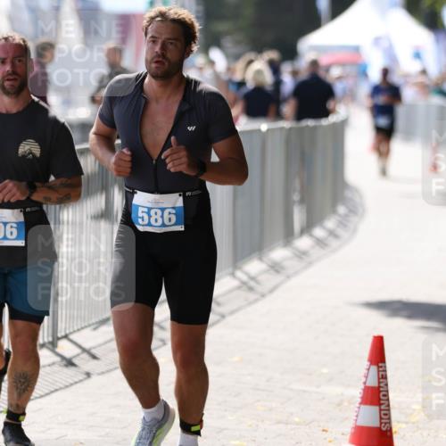 16.08.2026 - KN Förde Triathlon 2026 Antke Förster http://msf.ph/oto/10008228 16.08.2026 14:03:16 Laufen 586, 90 meine-sportfotos.de