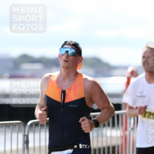 16.08.2026 - KN Förde Triathlon 2026 Antke Förster http://msf.ph/oto/10008273 16.08.2026 14:04:10 Laufen 566, 729 meine-sportfotos.de