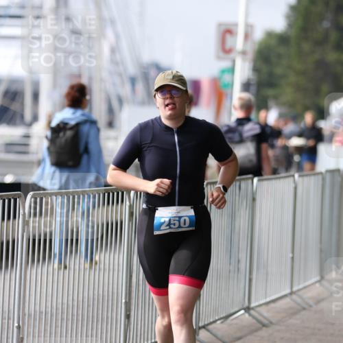 16.08.2026 - KN Förde Triathlon 2026 Antke Förster http://msf.ph/oto/10008463 16.08.2026 10:38:55 Laufen 250 meine-sportfotos.de