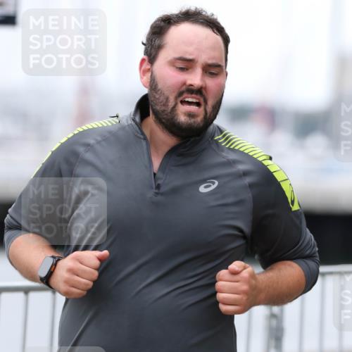 16.08.2026 - KN Förde Triathlon 2026 Antke Förster http://msf.ph/oto/10008787 16.08.2026 12:23:21 Laufen 350, 374 meine-sportfotos.de