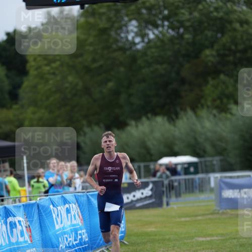 30.08.2026 - Elbe Triathlon Hamburg LAZAROV Photography http://msf.ph/oto/10026696 30.08.2026 09:54:20 Ziel 205 meine-sportfotos.de