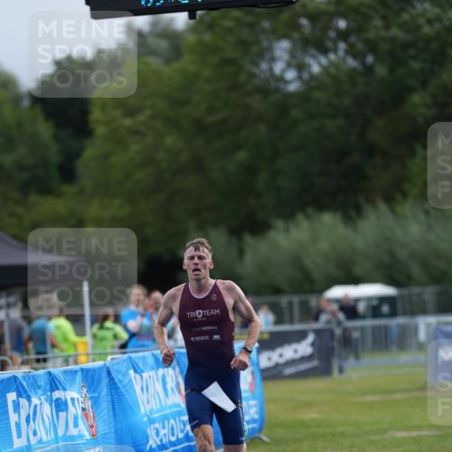 30.08.2026 - Elbe Triathlon Hamburg LAZAROV Photography http://msf.ph/oto/10026697 30.08.2026 09:54:20 Ziel 205 meine-sportfotos.de