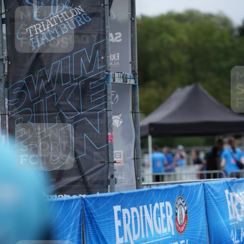 30.08.2026 - Elbe Triathlon Hamburg LAZAROV Photography http://msf.ph/oto/10026703 30.08.2026 09:54:56 Ziel  meine-sportfotos.de