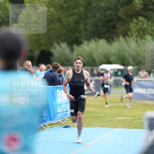 30.08.2026 - Elbe Triathlon Hamburg LAZAROV Photography http://msf.ph/oto/10026711 30.08.2026 09:58:30 Ziel 180, 203 meine-sportfotos.de