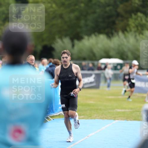 30.08.2026 - Elbe Triathlon Hamburg LAZAROV Photography http://msf.ph/oto/10026712 30.08.2026 09:58:31 Ziel 180, 203 meine-sportfotos.de