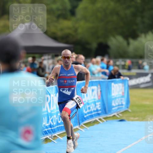 30.08.2026 - Elbe Triathlon Hamburg LAZAROV Photography http://msf.ph/oto/10026715 30.08.2026 09:58:38 Ziel 203 meine-sportfotos.de