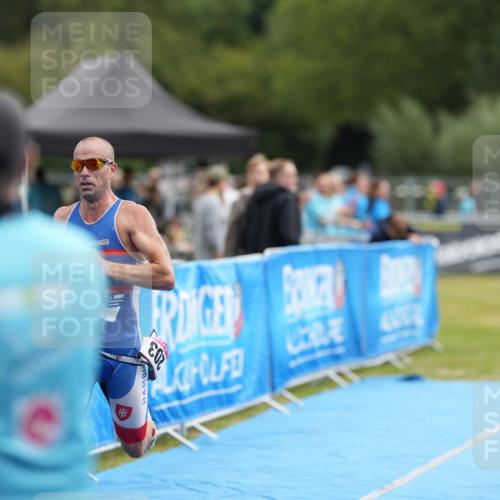30.08.2026 - Elbe Triathlon Hamburg LAZAROV Photography http://msf.ph/oto/10026716 30.08.2026 09:58:39 Ziel 203 meine-sportfotos.de