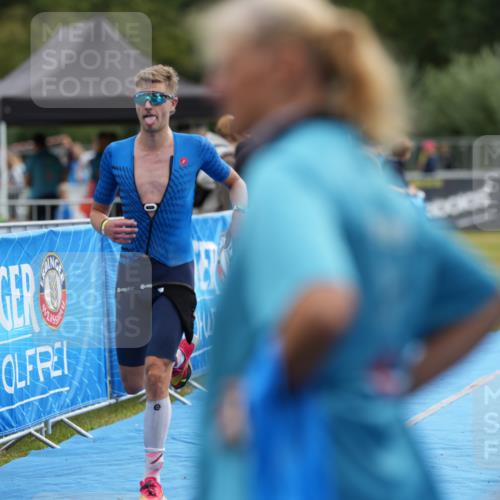 30.08.2026 - Elbe Triathlon Hamburg LAZAROV Photography http://msf.ph/oto/10026721 30.08.2026 09:59:13 Ziel 225 meine-sportfotos.de