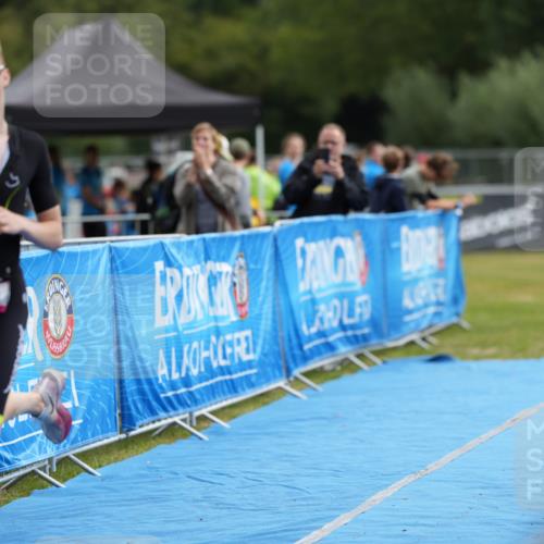 30.08.2026 - Elbe Triathlon Hamburg LAZAROV Photography http://msf.ph/oto/10026725 30.08.2026 10:00:10 Ziel 194 meine-sportfotos.de