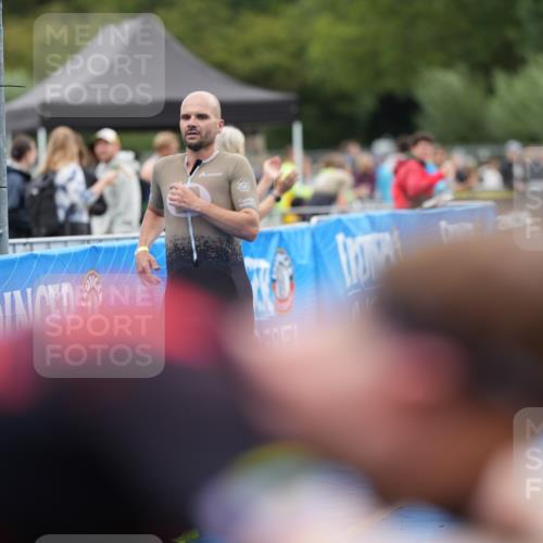 30.08.2026 - Elbe Triathlon Hamburg LAZAROV Photography http://msf.ph/oto/10026747 30.08.2026 10:10:38 Ziel 221 meine-sportfotos.de