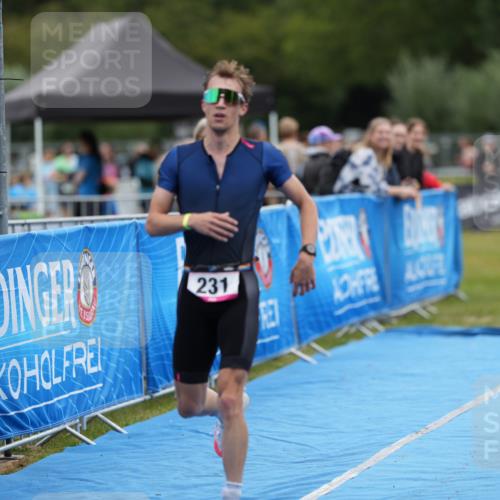 30.08.2026 - Elbe Triathlon Hamburg LAZAROV Photography http://msf.ph/oto/10026749 30.08.2026 10:12:26 Ziel 231 meine-sportfotos.de