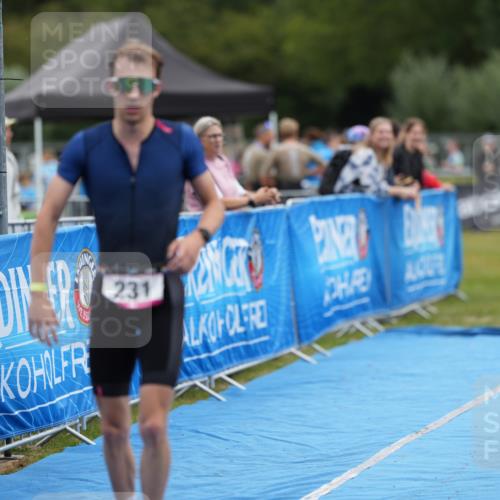 30.08.2026 - Elbe Triathlon Hamburg LAZAROV Photography http://msf.ph/oto/10026751 30.08.2026 10:12:27 Ziel 231 meine-sportfotos.de