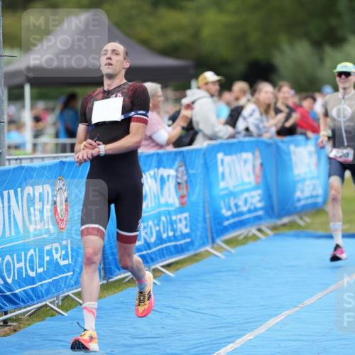 30.08.2026 - Elbe Triathlon Hamburg LAZAROV Photography http://msf.ph/oto/10026756 30.08.2026 10:13:41 Ziel 220, 227 meine-sportfotos.de